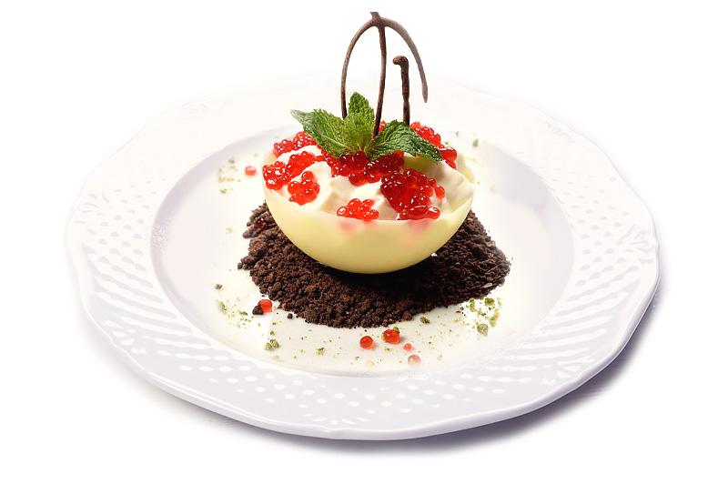 Творожный мусс в полусфере из белого шоколада