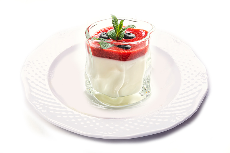 Панна-котта с клубничным соусом
