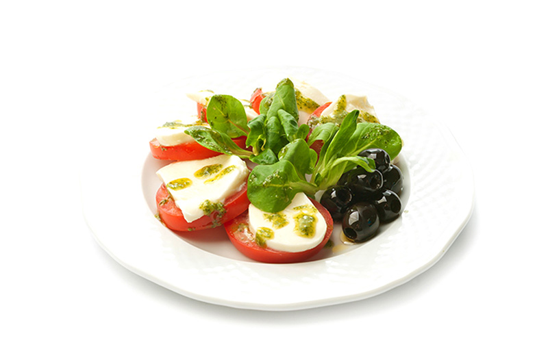 Салат «Капрезе» с сыром «Моцарелла Буффало»