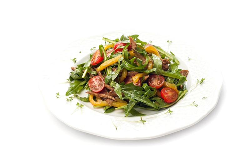 Салат с рукколой и с утиной грудкой