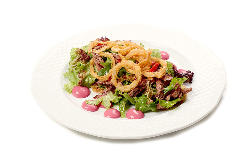 Салат из говядины с майонезом из чёрной смородины