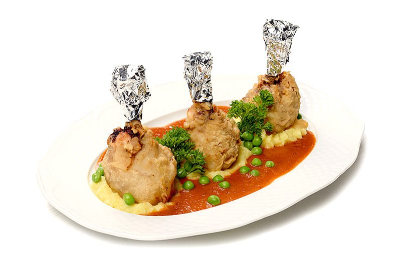 Chicken drumstick with green peas