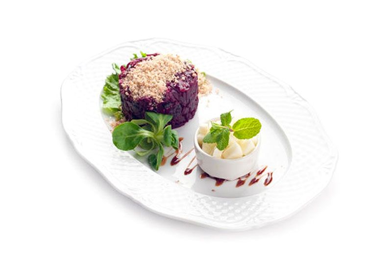 Beetroot with prunes and nuts